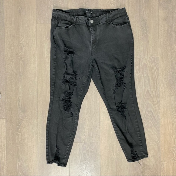 Almost Famous Women's Jeans Distressed Skinny Straight Leg Black Rips Size 20 - Picture 2 of 11